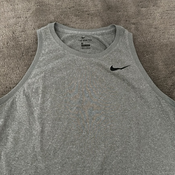 Nike women’s tank- The Nike Tee- size medium- new without tags - Picture 4 of 6